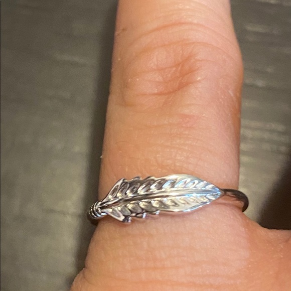 Sterling Silver Feather Ring Sz 7 - Picture 5 of 5